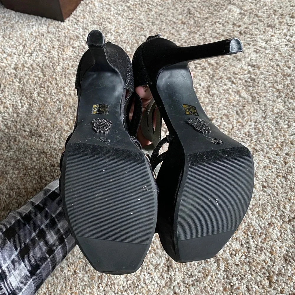 📦DONATING 3/1📦Vera Wang Formal Heels - Picture 4 of 6